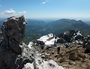 57 Sguardo indietro sulle cime salite e verso la Val Imagna